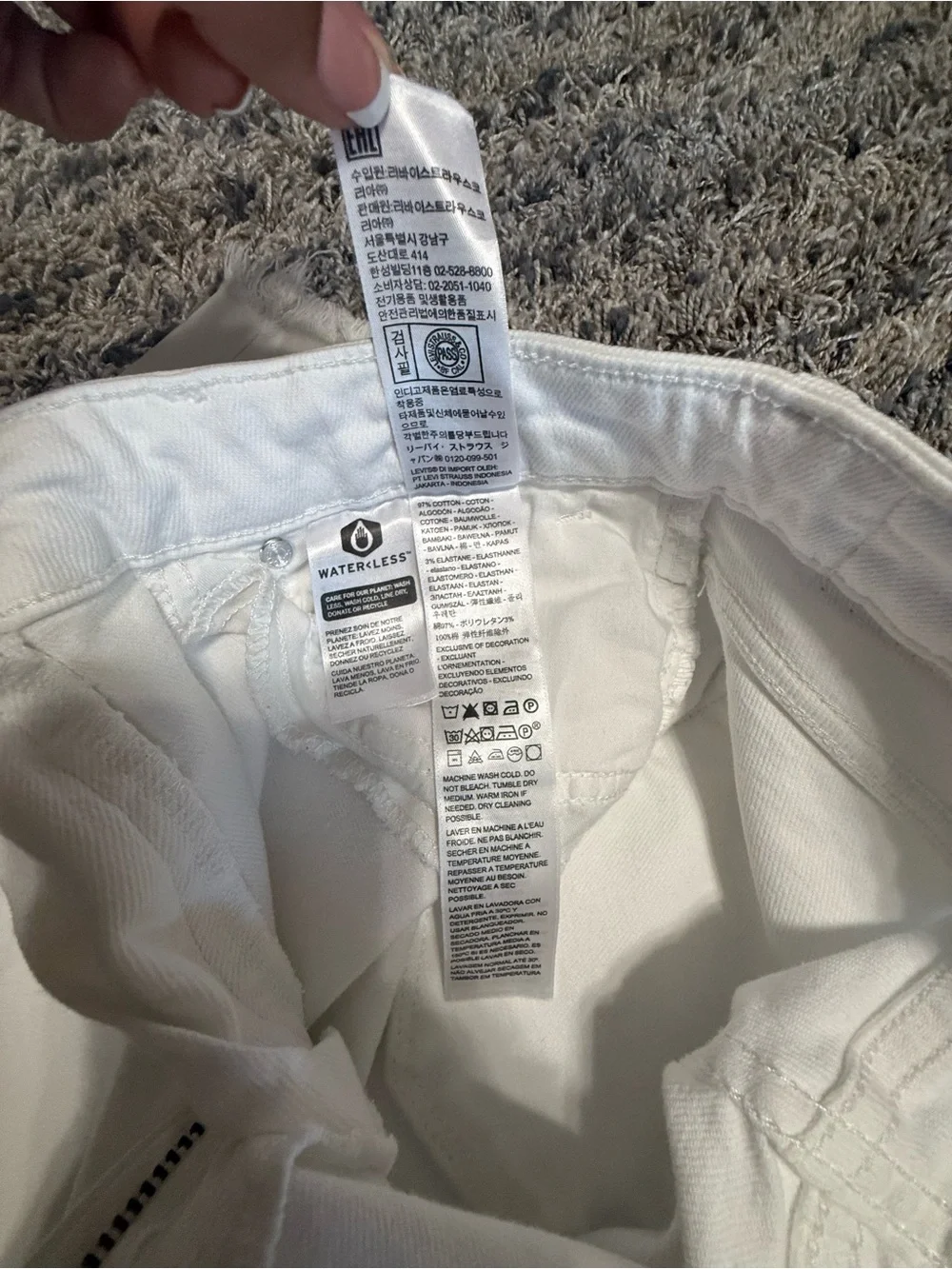 721 Levi's White Skinny High Rise Jeans with Knee Rip